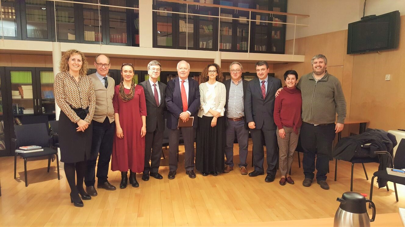 JEFFREY SACHS WITH SPANISH NETWORK CHAIR MIGUEL ANGEL MORATINOS (5TH FROM LEFT) AND MEMBERS OF THE SPANISH PARLIAMENT IN MARCH 2017